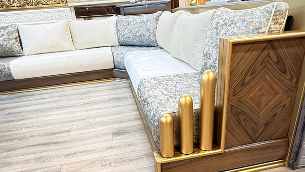 Neues Sedari Design in Eisblau  Gold – maßgefertigt von Sadeqy Home