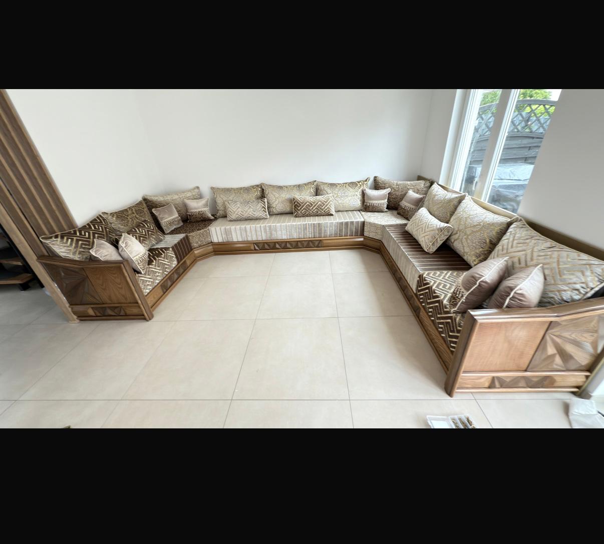 Warum ein maßgefertigter Sedari mehr als nur ein Sofa ist – und wie Sadeqy Home Ihr Zuhause verändert