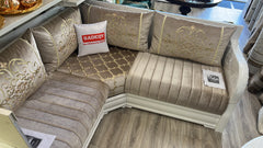 Moderne marokkanische Sedari in simple Weiss-Holz mit Beige stoffe - Sadeqy Home
