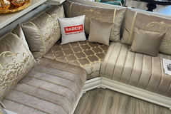 Moderne marokkanische Sedari in simple Weiss-Holz mit Beige stoffe - Sadeqy Home