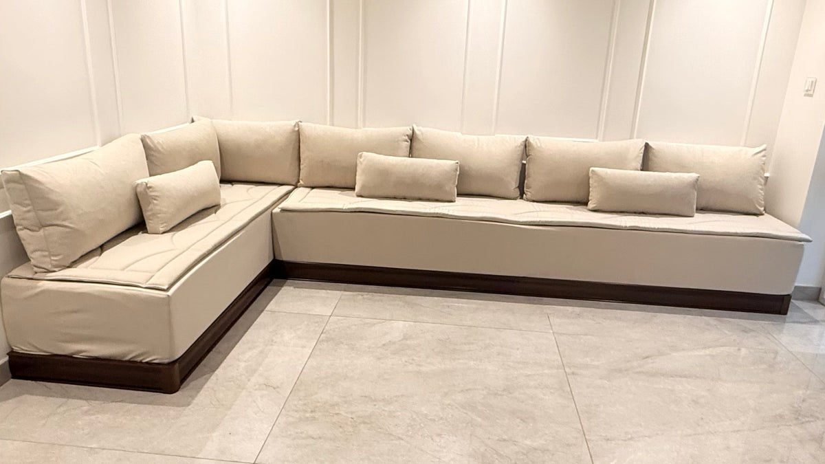 Marokkanische Sedari Modern –Braun Holz & Beige Stoff | Maßanfertigung Luxus Sofa - Sadeqy Home