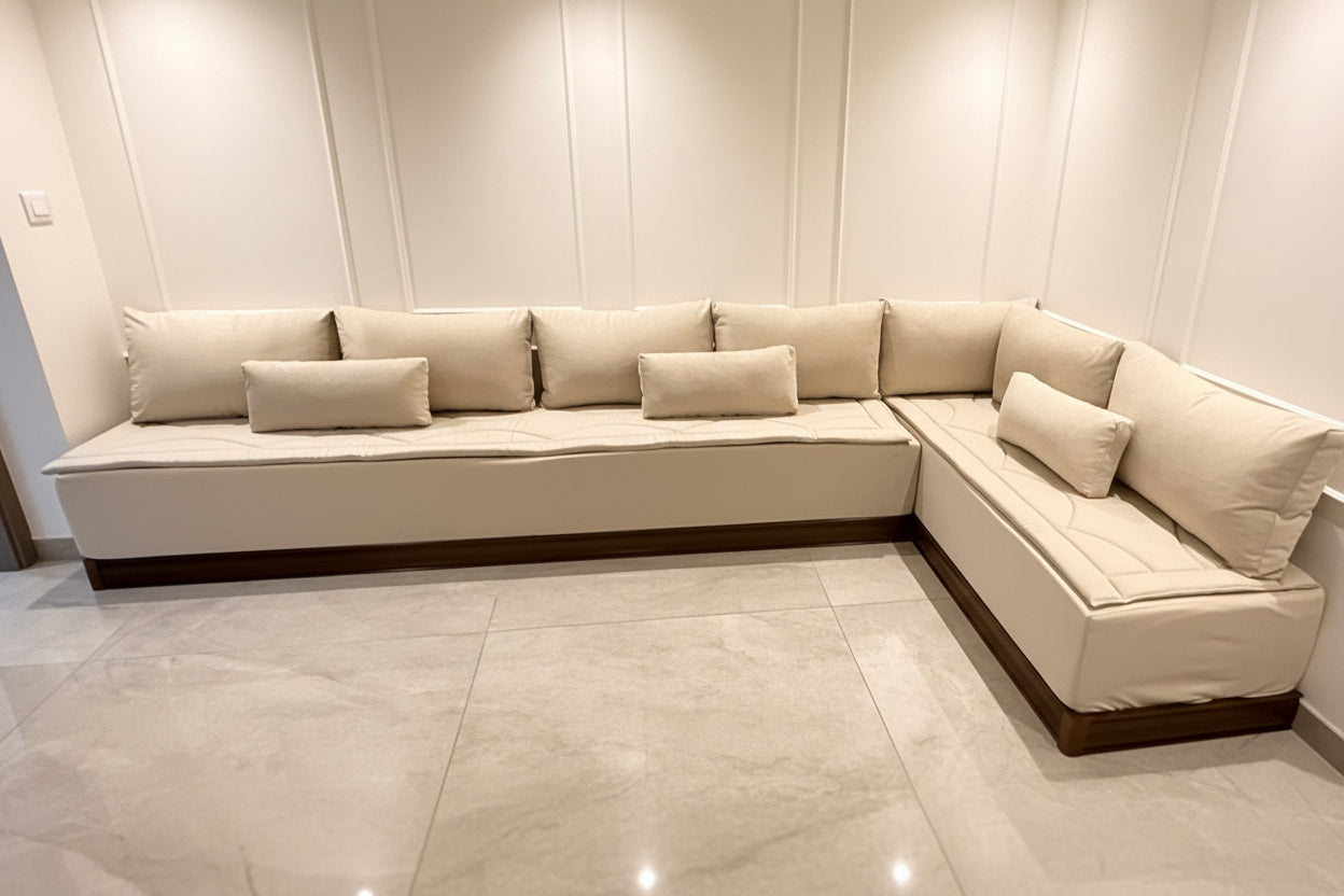 Marokkanische Sedari Modern –Braun Holz & Beige Stoff | Maßanfertigung Luxus Sofa - Sadeqy Home