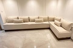 Marokkanische Sedari Modern –Braun Holz & Beige Stoff | Maßanfertigung Luxus Sofa - Sadeqy Home
